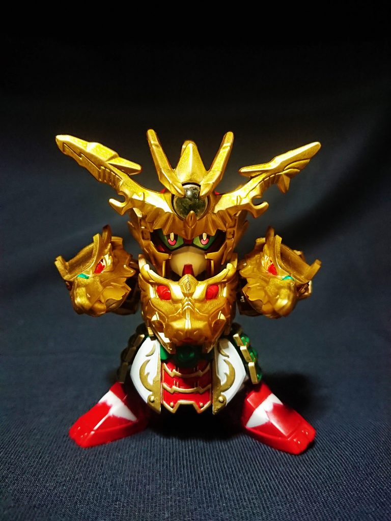 元となった輝龍頑駄無のリデコとして劉封ガンダムがいるので、見た目や雰囲気が輝龍と劉封と被らないよう制作したつもりではある。
金環三結の名前に関係は無いと思うが、三結は仏教で3つの煩悩を意味し両腕と胸の3つ首の龍で表現し、名前と掛け合わせて三洞元帥から役を決めた。