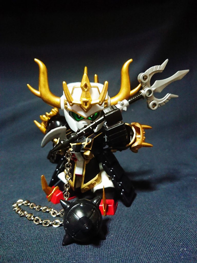 巨神象 金剛夜迦を守護する１人。
全身に纏う甲羅のような強度の装甲は北方の守護(玄武)を意味する。
孟獲軍一の鉄壁の守りをもつ巨漢。
重鉄釵と重鉄斧&重鉄球を組み合わた重鉄方天戟という超重量級の武器を容易に扱うことができる。
武者冒流刀の遠い子孫で、蚩尤決戦後に孟獲の命により孔明の記をガンドランドに伝えた。