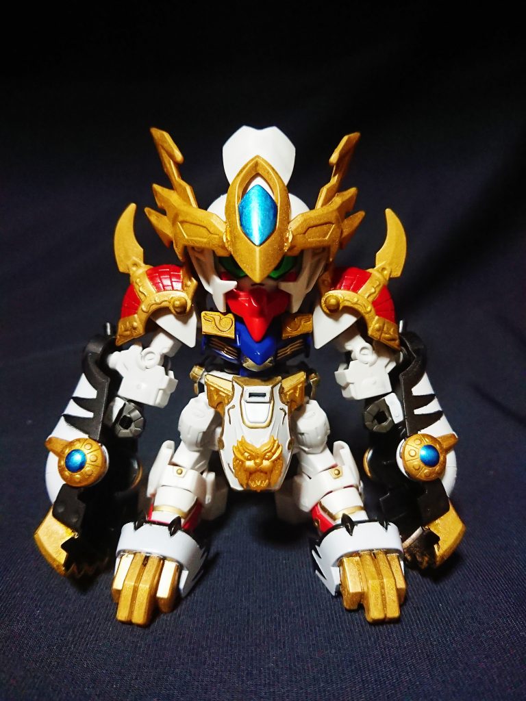 孫慮専用の虎燐魄を纏ったルプスレクス状態。
鎧というより手甲と足甲で表現しました。