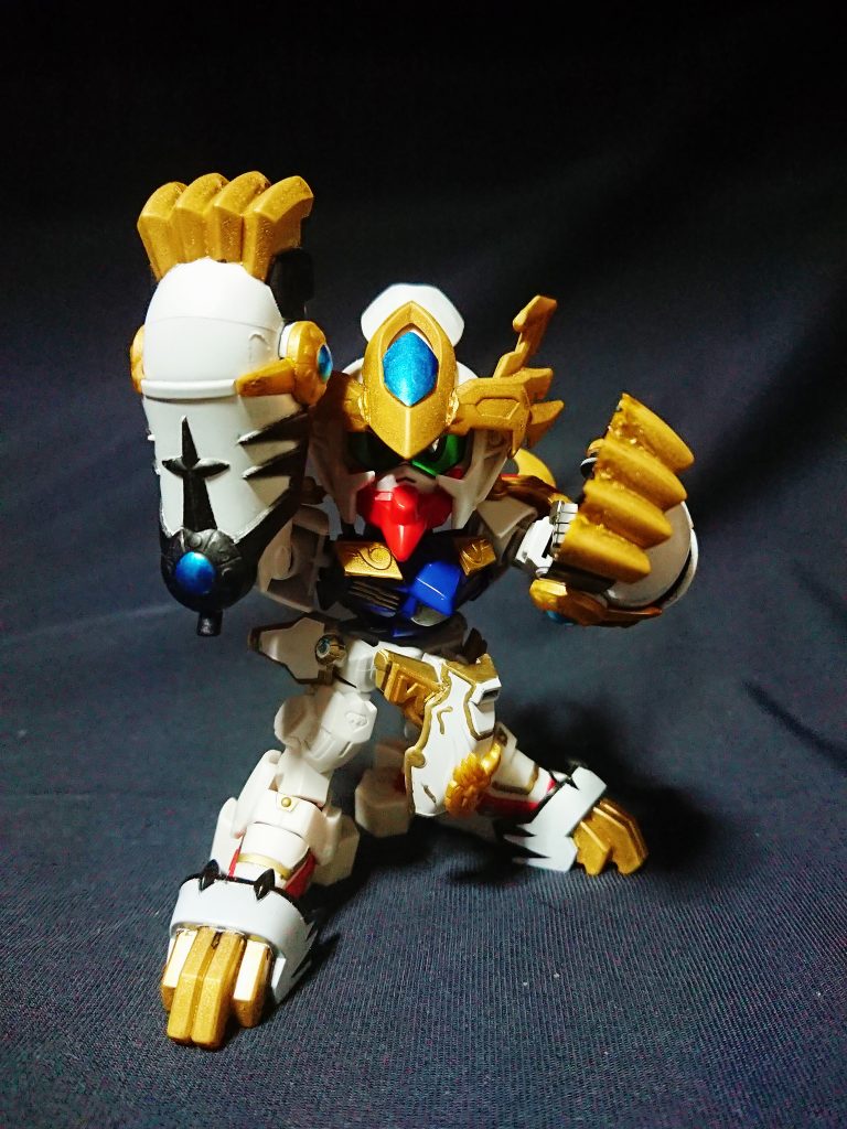 孫慮用虎燐魄は仕様上、強化パーツのような扱いのため虎状には変形しません。