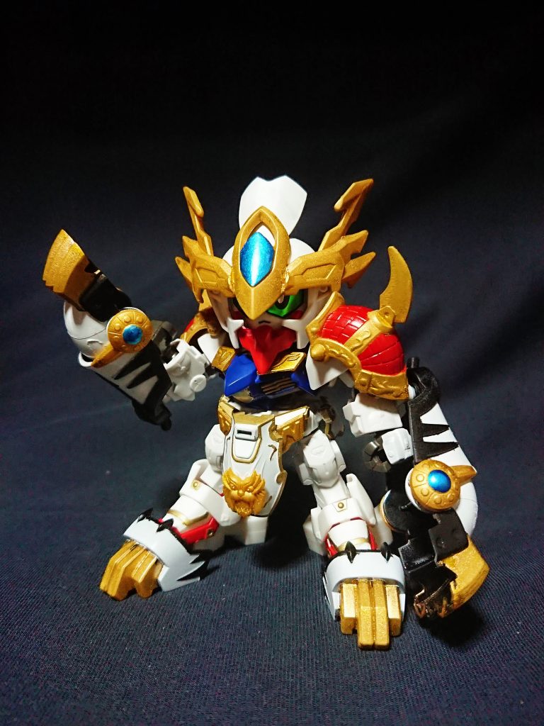 轟将 孫慮バルバトス(演者 ルプスレクス)
周瑜の案により製作された、虎燐魄を模した孫慮用の鎧を纏った姿。
鎧の力によりさらに大型の雷戦矛すら軽々と振り回す。
しかしその力は身体に非常に大きな負荷がかかり、命を削る諸刃の鎧となっている。