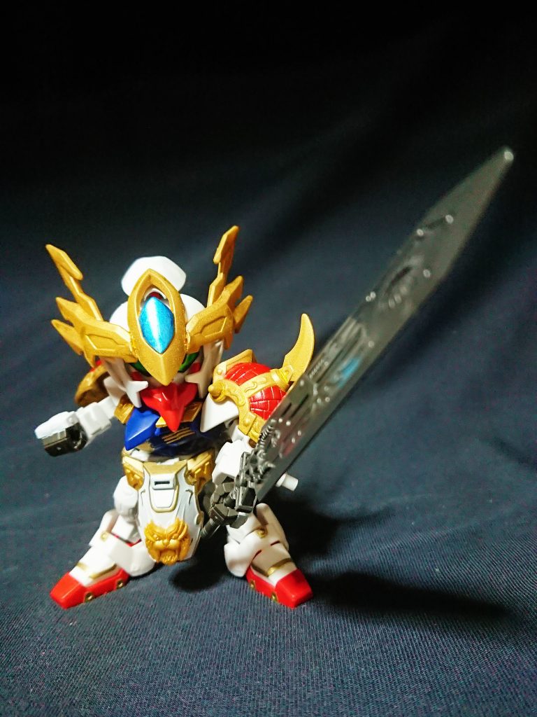 天熾鵬の冥黒の牙をメイスソード 剣戦矛に見立てています。
メイスっぽく見せるため、あえて塗装はしていません。