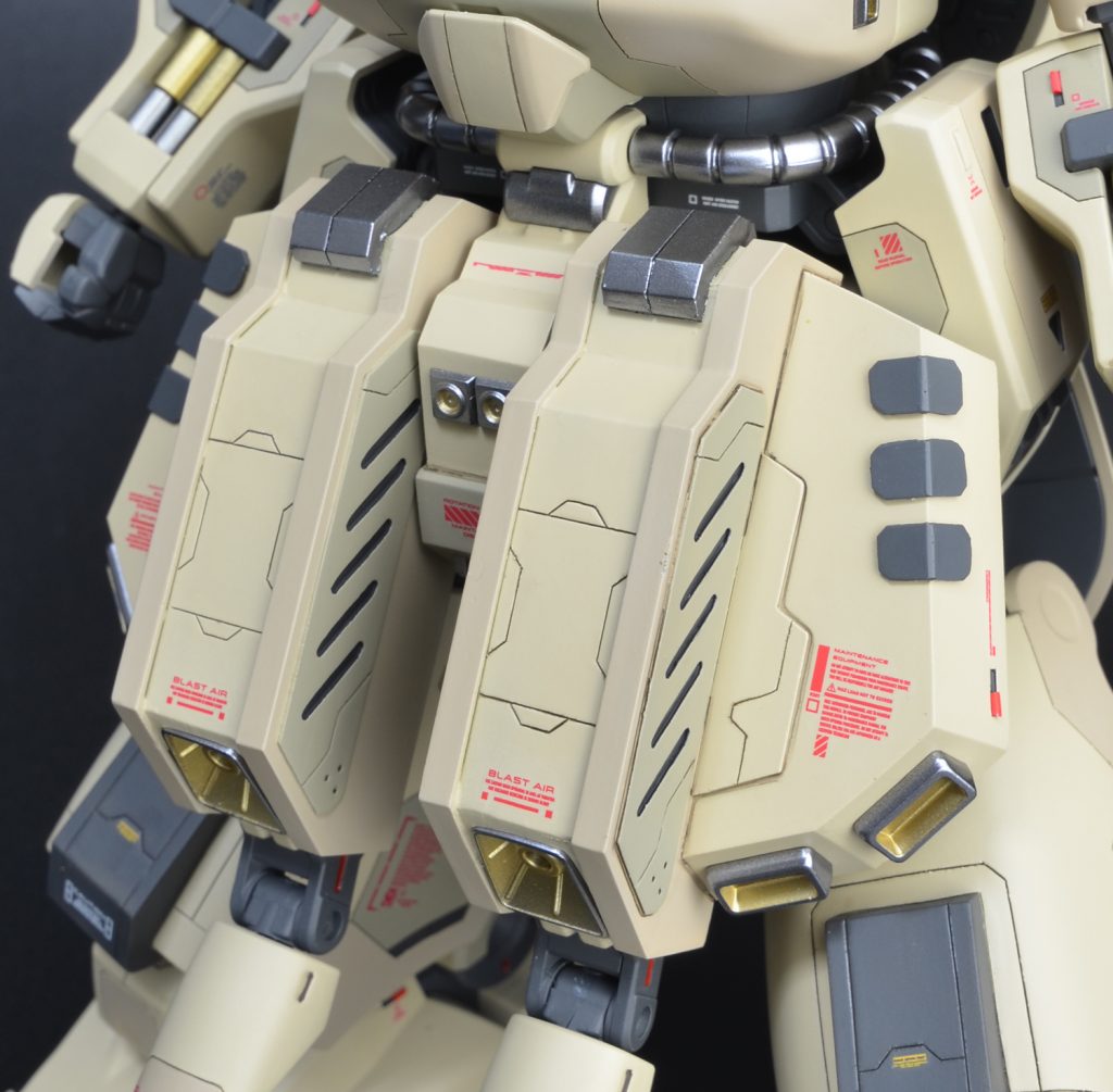 フロントアーマーは手探りでスクラッチしましたがなんとか形にすることができました。