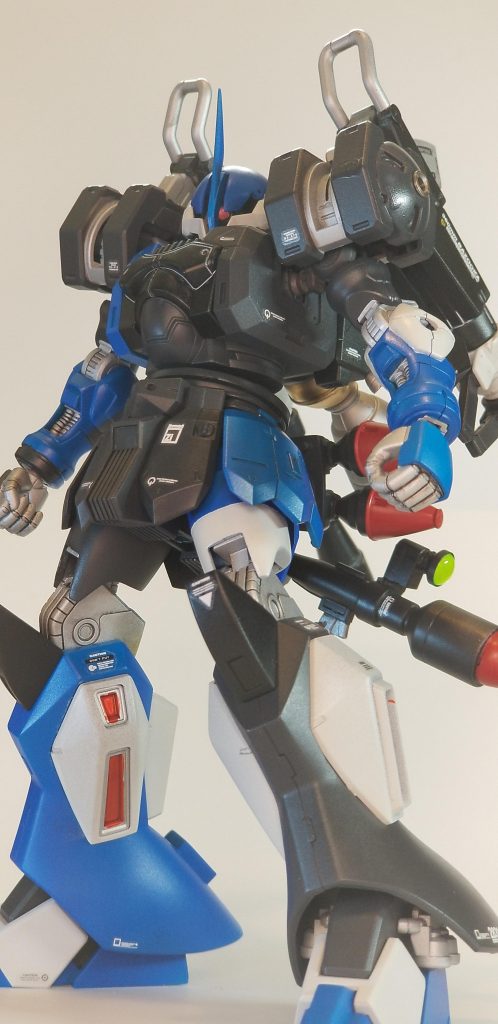 下半身アップです。
太股はケンプファーを流用。Rギャギャに合わせています。