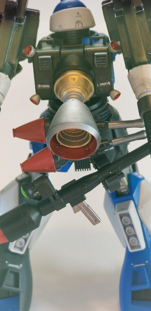 バックショット、お気に入りです。土星エンジンを一回り大きくしています。
ロケットランチャーはギラズールのものを使用。上の2本はスペアの弾頭を、ギラズールのハンドグレネードとシュツルムファウストを組み合わせて作ってみました。