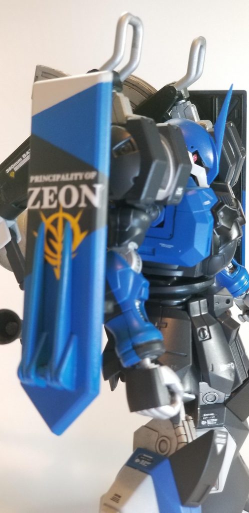 ランダムなマスキングで、アシンメトリーな配色を一番の課題として作ってみたものです。