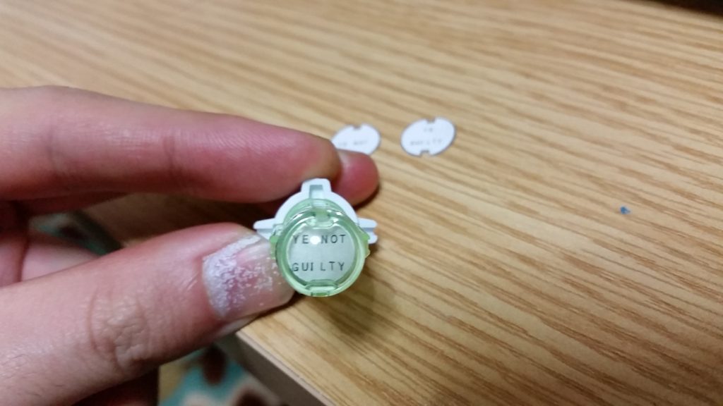 文字盤はパネル式になっているため交換が可能！ほかにも「CAST IN THE NAME OF GOD」、「YE NOT」、「YE GUILTY」を製作しています。