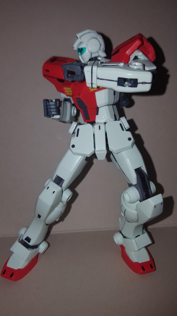 国民的格闘ゲーム:ストリートファイター より
リュウの構えポーズです。
かなり自然にポーズが取れます。
自立に不安もないです。