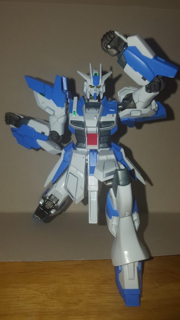 あまり変わってないように見えますが、脚の可動域の差が後ろ側に現れています。
強烈な屈伸運動みたいでちょっと間抜けですね。