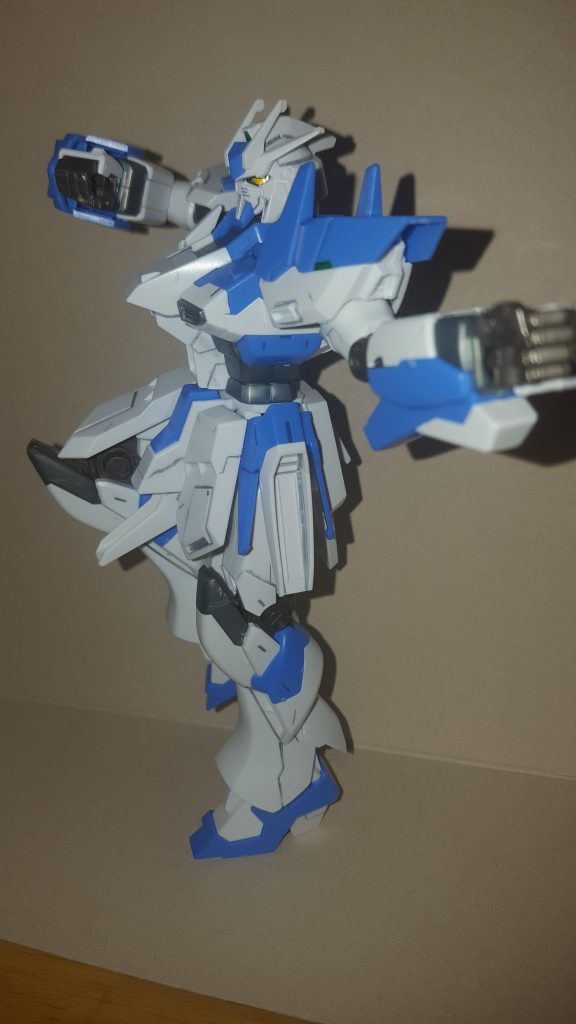 東方不敗ポーズはこんな感じです。
若干アングルが違いますが、ポーズに東方不敗らしい柔らかさが無いような気がします。
気のせいですかね?