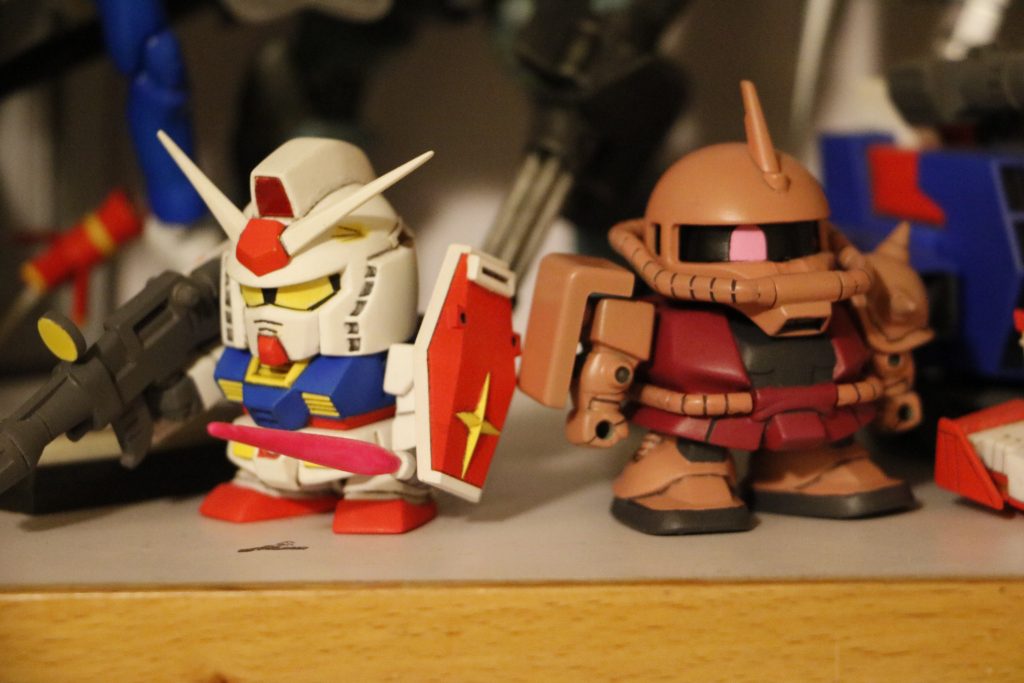 最近、シャア専用ザクIIを完成した。やっとこの２機を並べられた！