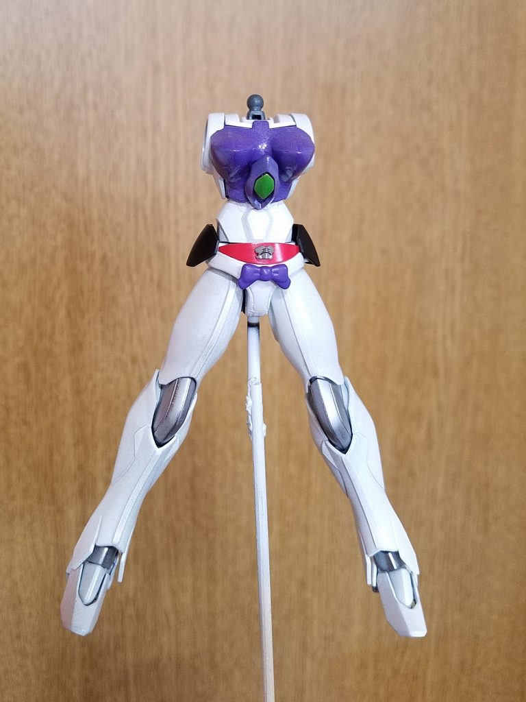 胸部、腰部はパテなどで。
元ネタの妖しくも気品のある雰囲気、女性らしいラインを意識し
過度に盛りすぎて下品にならないよう特に気を使い制作しました。