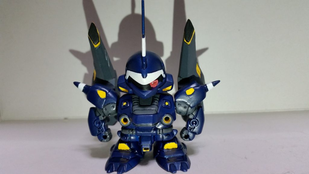 肩周りがアメイジング仕様になっています。塗装前のパテで形を作ったところが変更部分です。