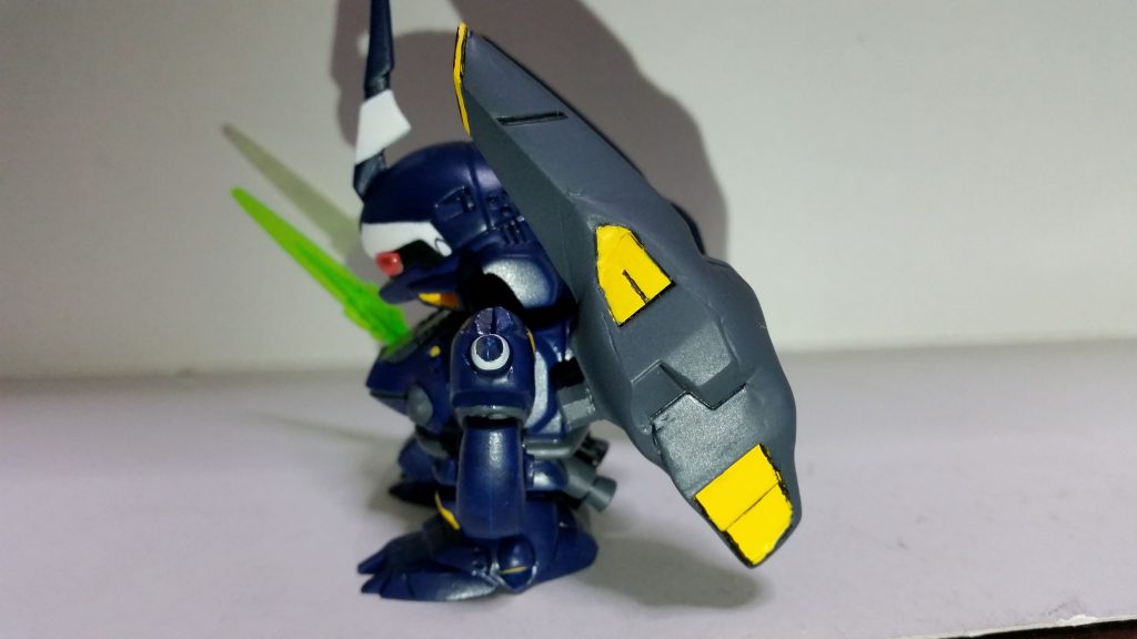 横。ウェポンバインダーはHGのものではなく、ビルトビルガーのバックユニットをベースにしています。