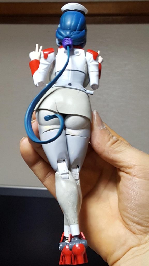 スクラッチしたスカートパーツは薄いので、非常に割れやすいのが難点です。