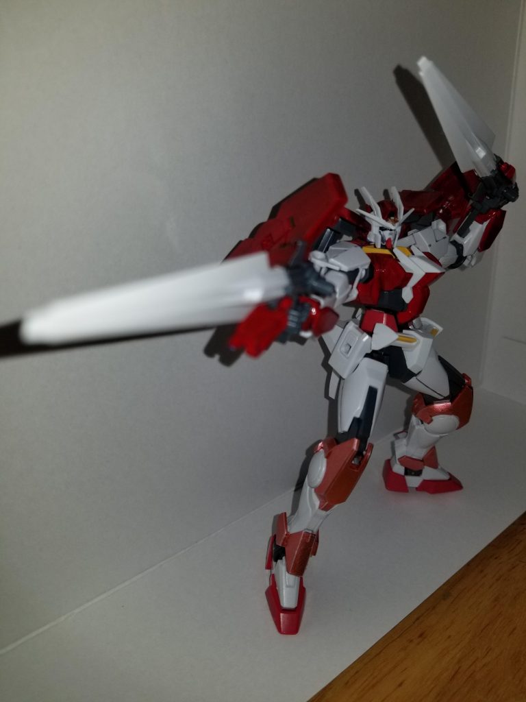 ちょっとアクションポーズです。
かっこいいのかどうかはよくわからないけれど、それらしいかなとは思います。