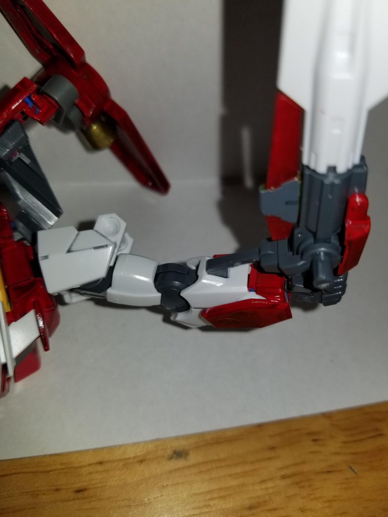 コネクトするとこんな感じです。
保持力には一切寄与しなかったのでこの片腕だけにしておきました。