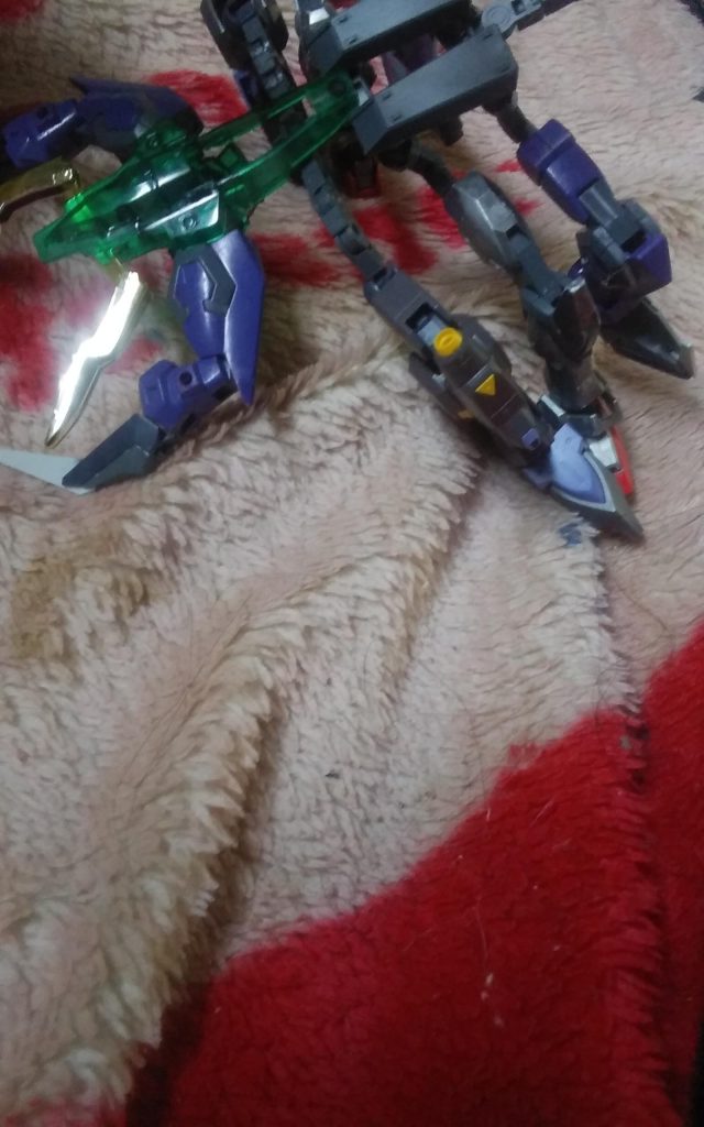 デススティンガーの足をイメージして作りました。
結構悩みました。