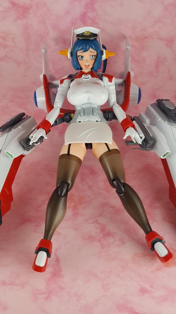 キット純正の、脚を艦首に見立てたデザインも悪くはないと思うのですが、小ぢんまりしたシルエットに物足りなさを感じて、艦これスタイルを選択しました。