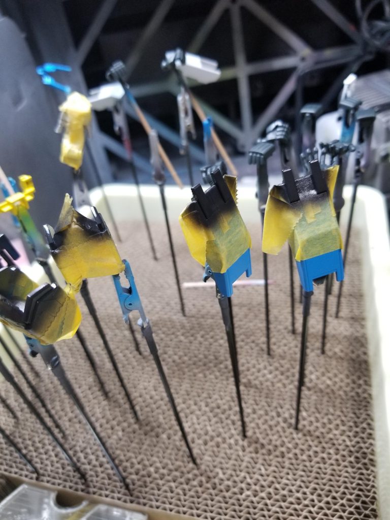 細かい所はマスキングテープ