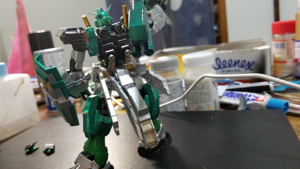 ケツからなんか生えてるのはよくわかんないんでシルバーで。
自分にしては珍しく筆の塗り分け多いです。