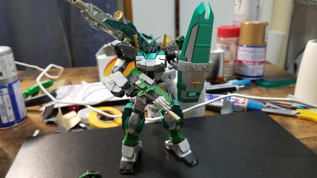 デカいキャノンと手のライフルは筆塗りです。なれないことするもんじゃねえな。