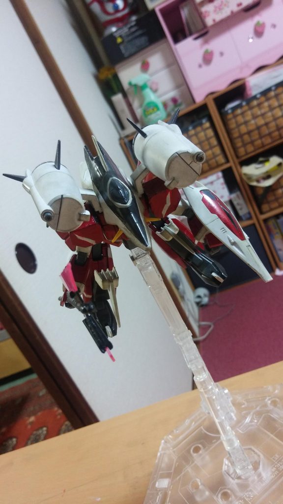 カオスと同様にモビルアーマーになることも可能だが、地球圏で戦うので使用する機会は少ない