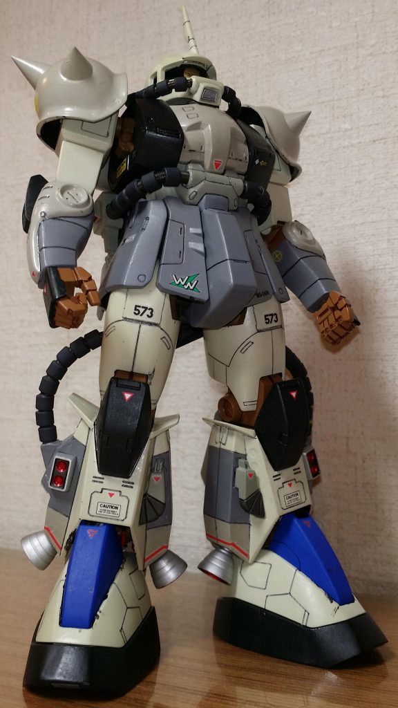 水性筆塗り全塗装。シールとデカール貼り。墨入れ。つや消し一回目完了。