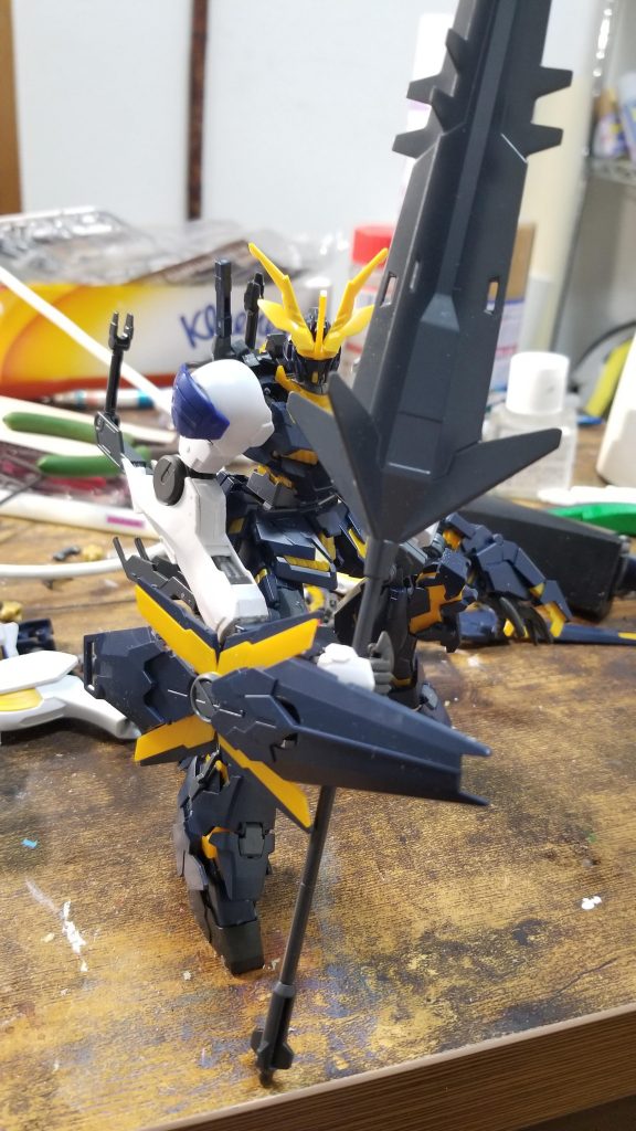 まずは仮組み。バンシィすぎるということで足を無理矢理ルプスレクスに。