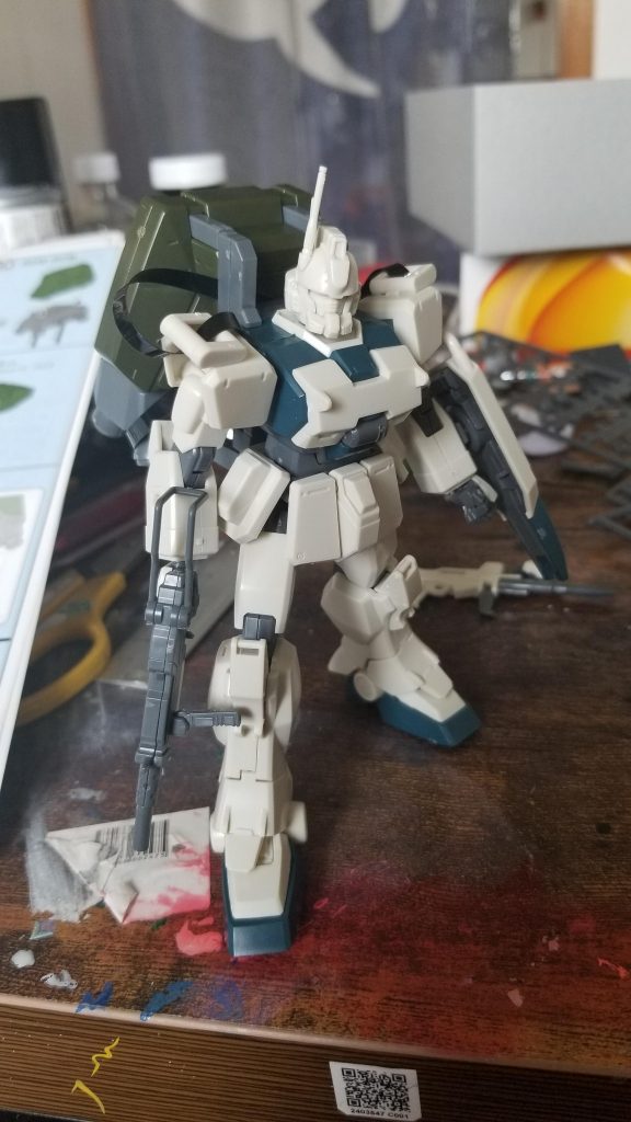 例によって素組み
古いパソコンって感じの色