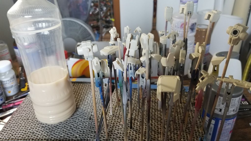 まずは塗装
横のミルクティーにめっちゃ色似てる