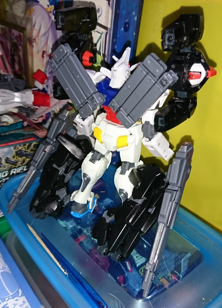 ブースターがついていないので脚や肩についているキャノンで移動するという感じです