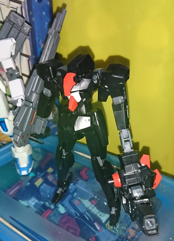実は武装をパージして近接戦も出来たりします。
ガンプラは自由だ、、!(^q^)