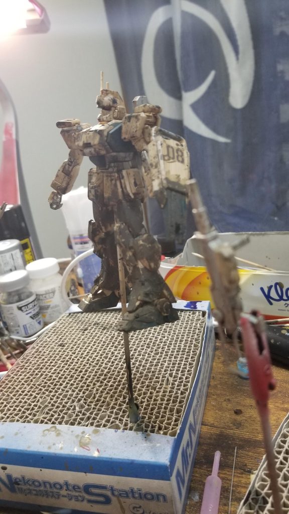 ペースト盛ったりチッピングしたり泥跳ねしたりして一通り遊んだらつや消しでコート。
まあ、いいかな。