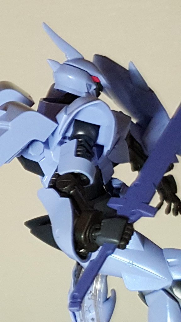 正直ダンバインとして徹底的に似せようと思えば、スクラッチすれば再現は可能だと思います。
ですが、それは最早ガンプラを使った見立て改造というネタではなくなってしまうのではと思いますし、何処に何を使ってあるのかが判る楽しさもミキシング改造の醍醐味と思います。
故に、私の見立ては全てMS寄りをコンセプトとしています。