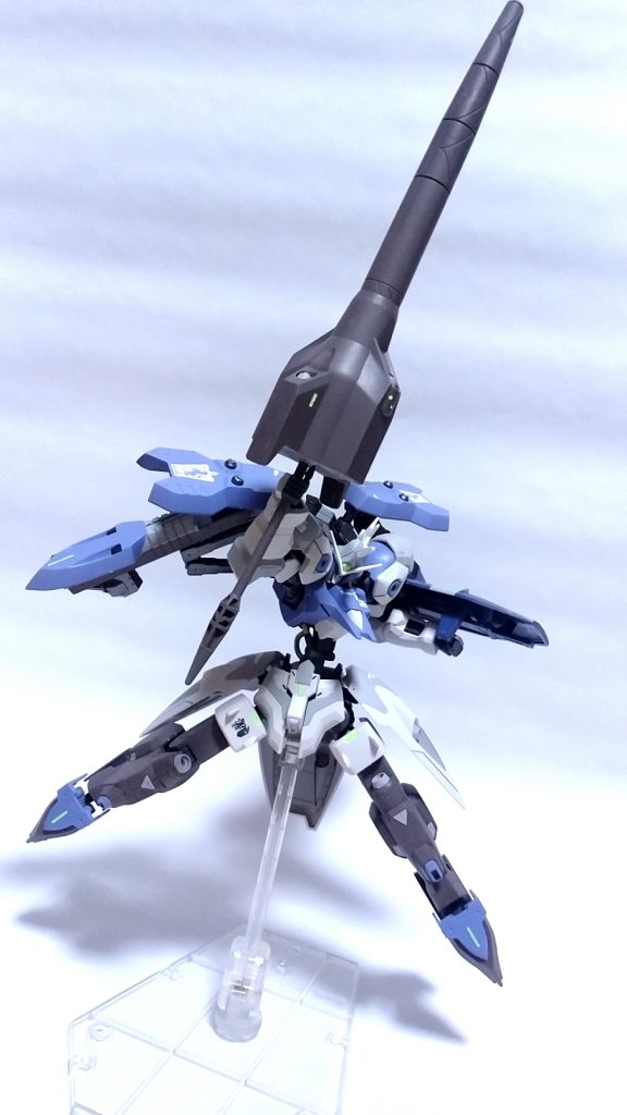 こちらはランスを上に掲げた1番派手なポージングです!