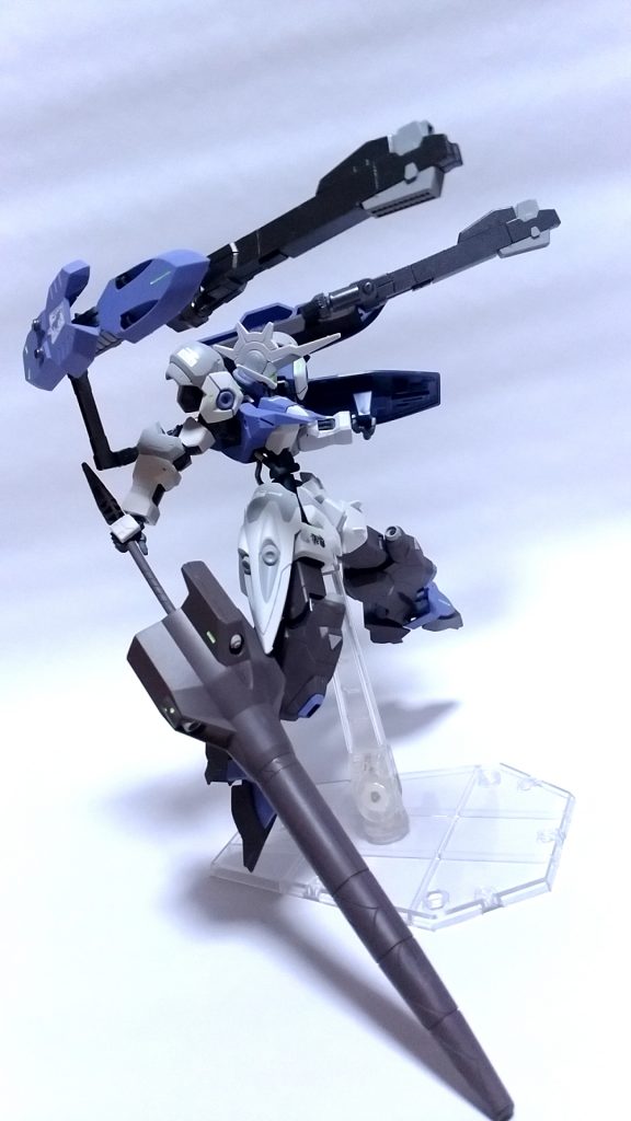 こちらが今回の目玉でもある高硬度レアアロイ電磁投射砲です!発射時にはシールドに内蔵されているダインスレイヴを直接射出します!同時に熱がかなり籠るのでシールドには排熱機構として展開ギミックを搭載させました