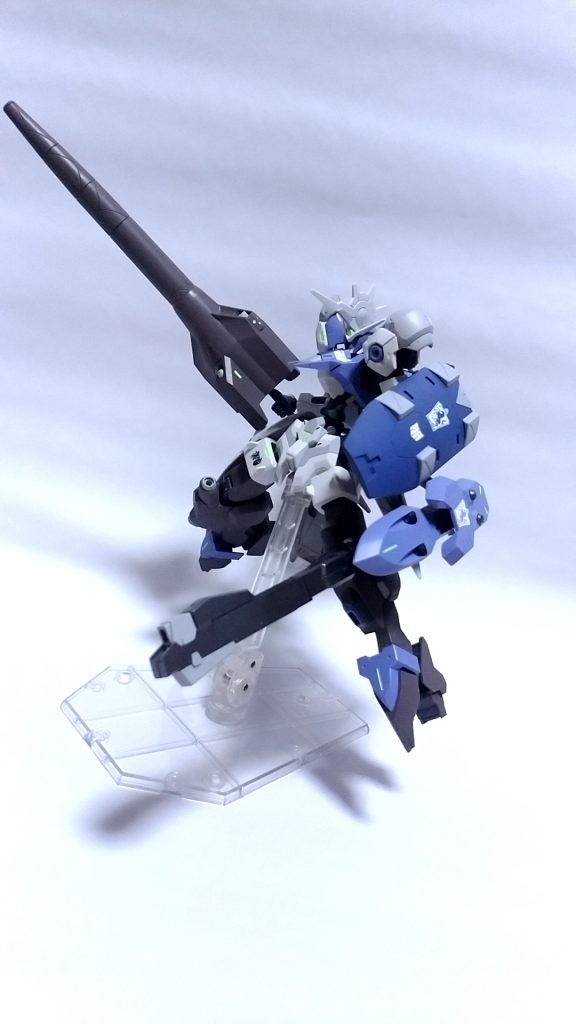 シールドの下からもサブアームを展開して発射させることが出来ます♪