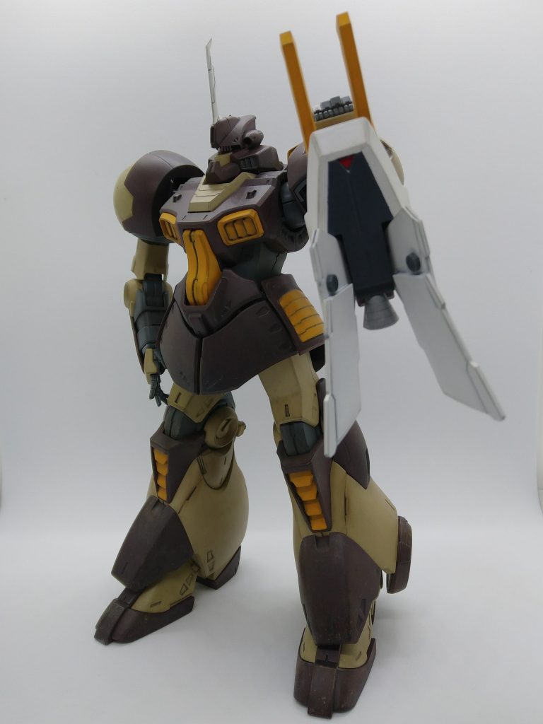 腕にマグネットで取り付けます。