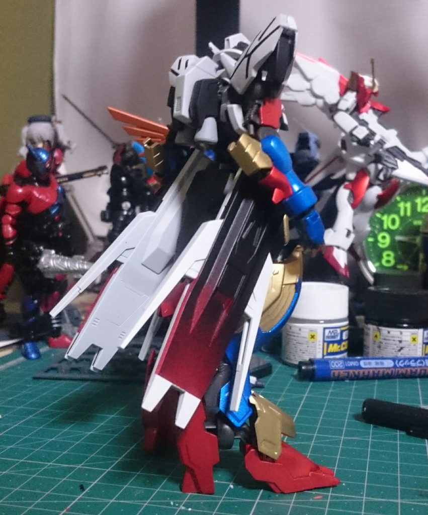 サイドバインダーは腰布っぽくグラデーション