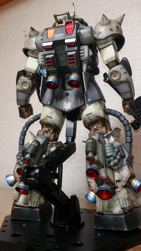 宇宙で運用のはずが、野ざらし建設重機風。