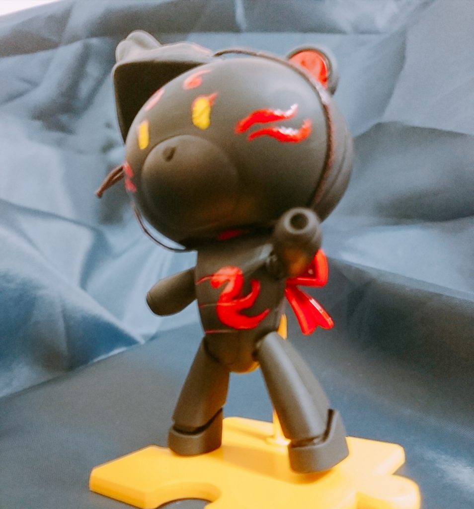 黒に赤で模様を描いたかっこいい仕様に…！