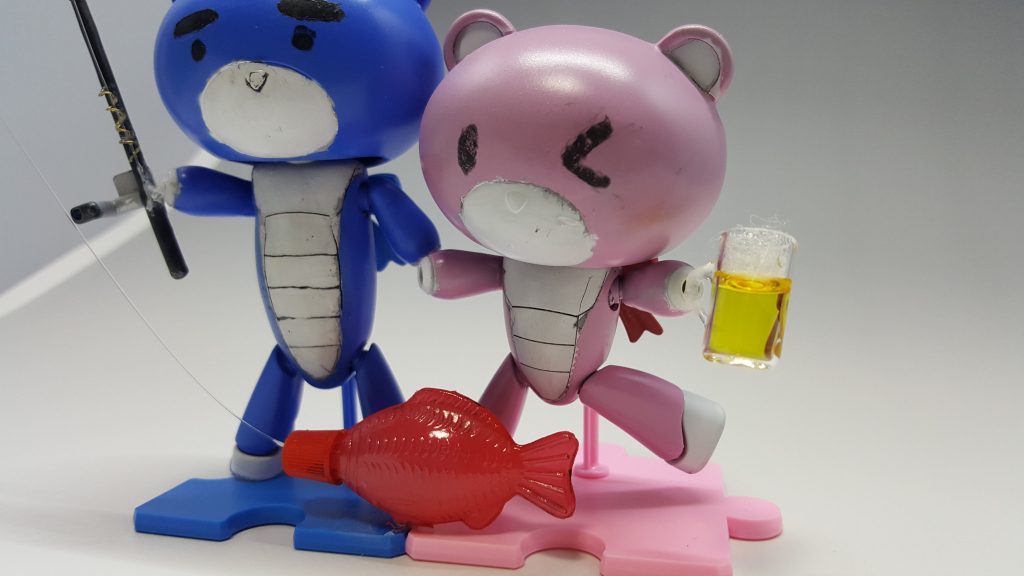 ヨメッガイは、あまり奥さんのことを知らないのですがビールが好きと聞いていたのでミニチュアのビールを持たせてみました(*´∀`)
あとキャピキャピ感を出したくてウインクさせてみました(*´∀`)