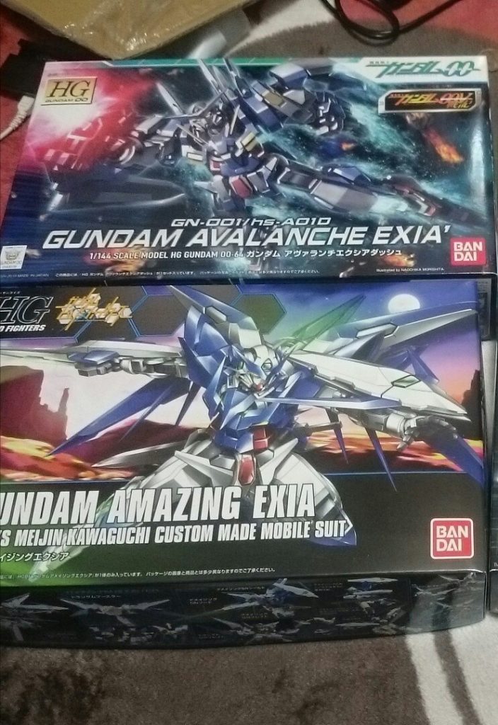 使用したキットですが、『*HGアメイジングエクシア*』と『HGアヴァランチエクシアダッシュ』です。
アメイジングエクシアは密林で簡単に手に入ったのですが、アヴァランチエクシアが製作当時どこにもなく、入手に苦労しました。