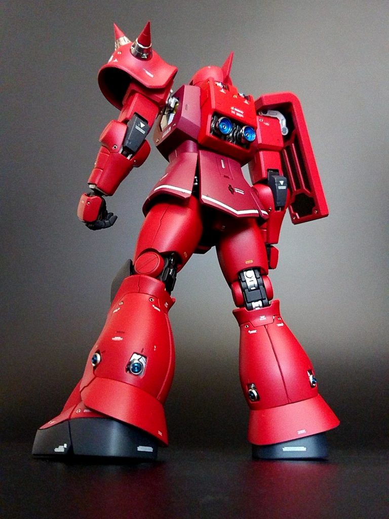 カラーリングはオリジンのザクを参考にしました。