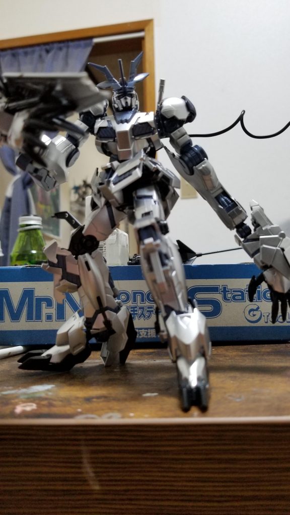 ルプスレクスの異形感を滲み出させるために腕は結構長めです。