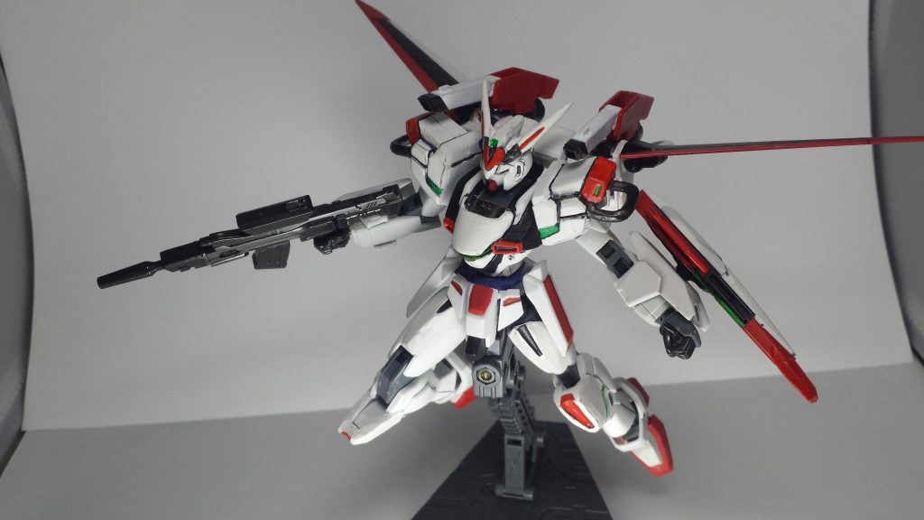 バックパックから小型レールガン装備を展開出来るようになってます