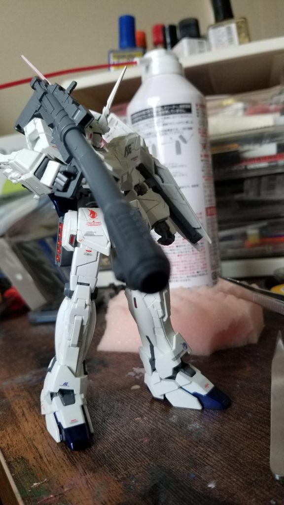 全体的に慣れてないデカールを貼りました
純白の神秘的な雰囲気からメカっぽくなったのでデカールすごいなと(小並感)