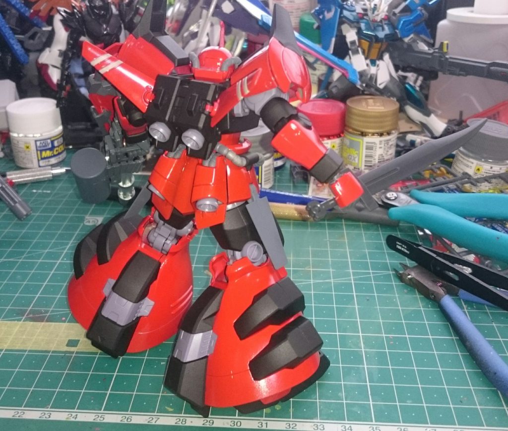 塗装はスプレーでお手軽に。夏はキレイにサクサク塗れますね。