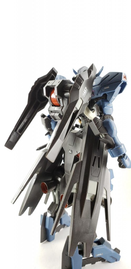 背中のスラスターにはグレイズアインの型式番号を入れてます